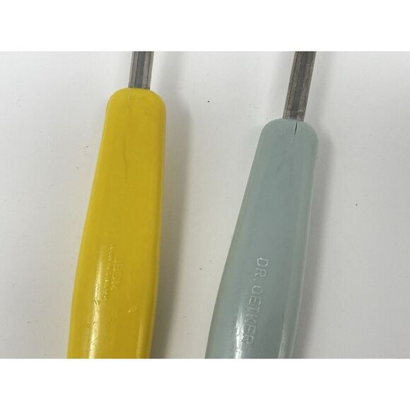 Dr Oetker Germany Vintage Retro Melamine Whisks Set Of 2 Yellow Blue 11.5” - Picture 4 of 9